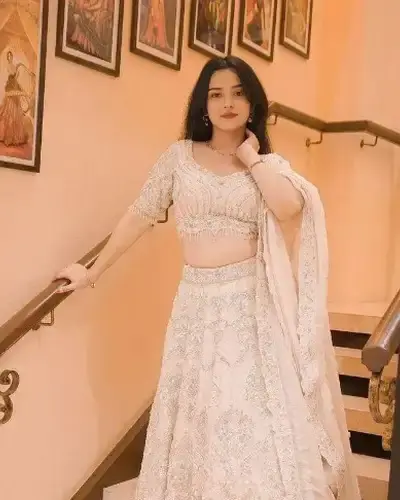 Escort Aheri